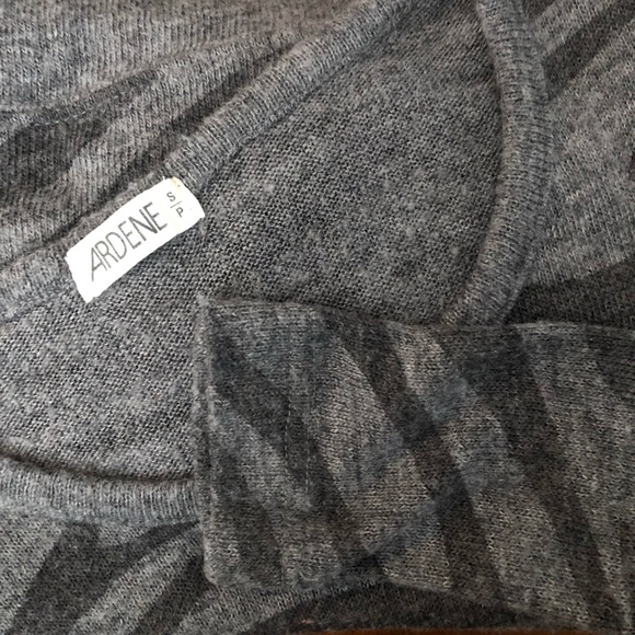 Ardene Sweater 🎀 - Picture 2 of 3